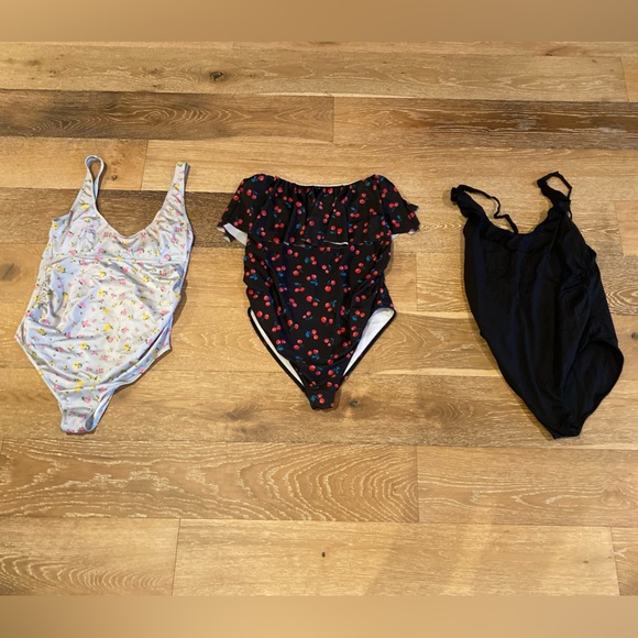 Maternity Haul - Size Medium - 34 items included || pants, dresses, tops, swim - Picture 9 of 16